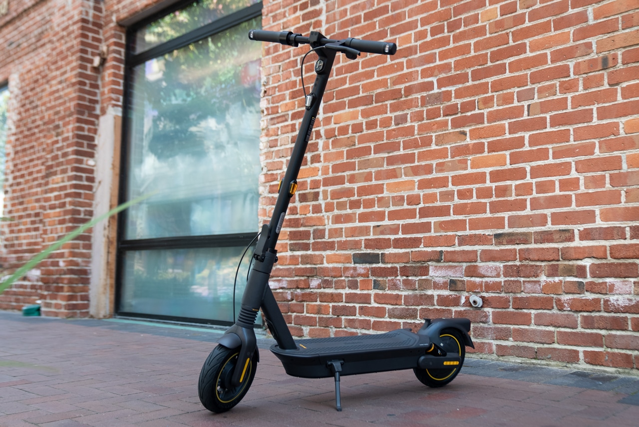 Segway Ninebot MAX G2 side profile