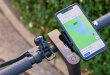 Scooter Accessories Decent electric scooter metal phone holder vertical wide state 1024x683 1