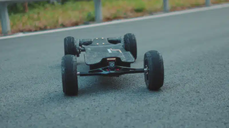 Electric Skateboard vs Electric Scooter: The Ultimate 2025 Comparison Guide 5